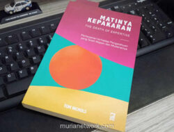 Ketika Semua Orang Sok Tahu: Mengapa Pakar Tak Lagi Dianggap di Era Digital