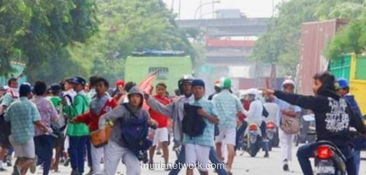 Tawuran di Terowongan Manggarai Ricuh, Kembang Api dan Pecahan Kaca Bikin Pengendara Terjebak