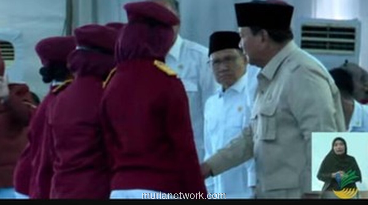 Kejutan Empat Novel untuk Prabowo di Tengah Peresmian 166 Sekolah Rakyat