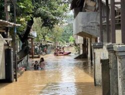 Genangan 1,7 Meter di Pejaten Timur, Warga: Nyelamatin Diri Aja, Bu