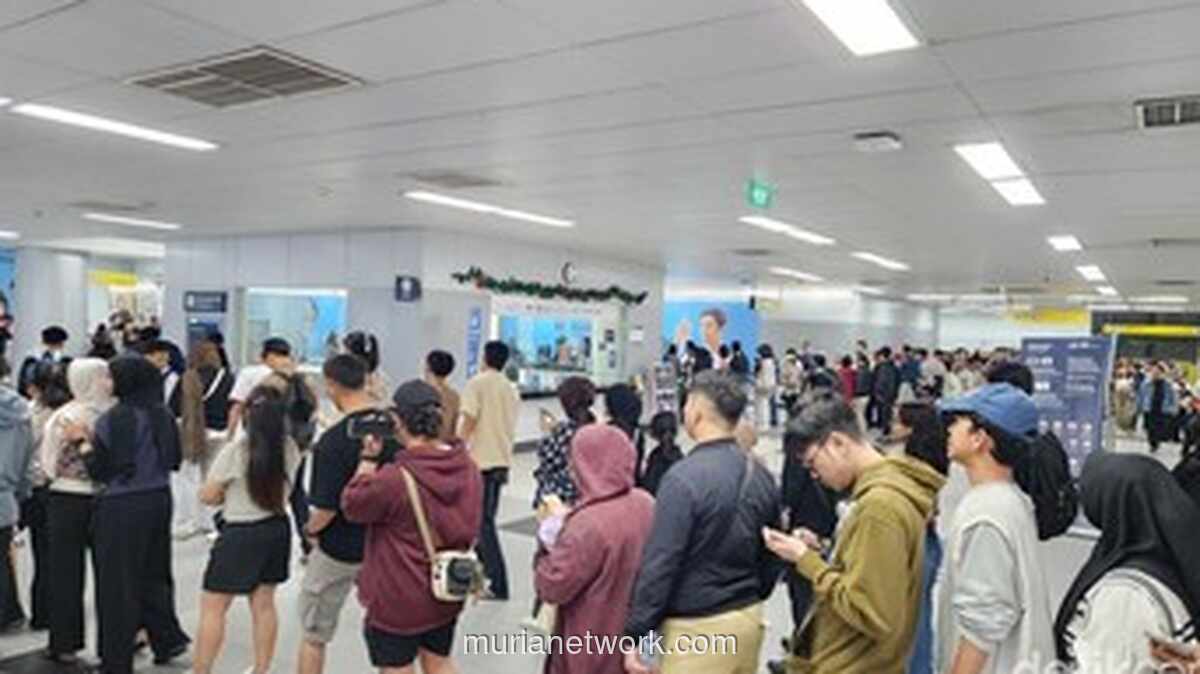 MRT Bundaran HI Diserbu Warga Usai Perayaan Tahun Baru yang Sarat Solidaritas