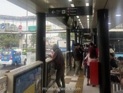 Hujan Deras Lumpuhkan Rute Transjakarta, 23 Ruas Jalan di Jakarta Tergenang