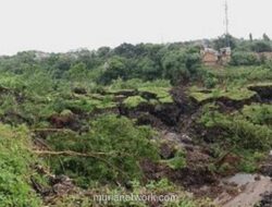 Longsor Eks TPA Cibinong Tumpahkan Material ke Sungai Ciliwung