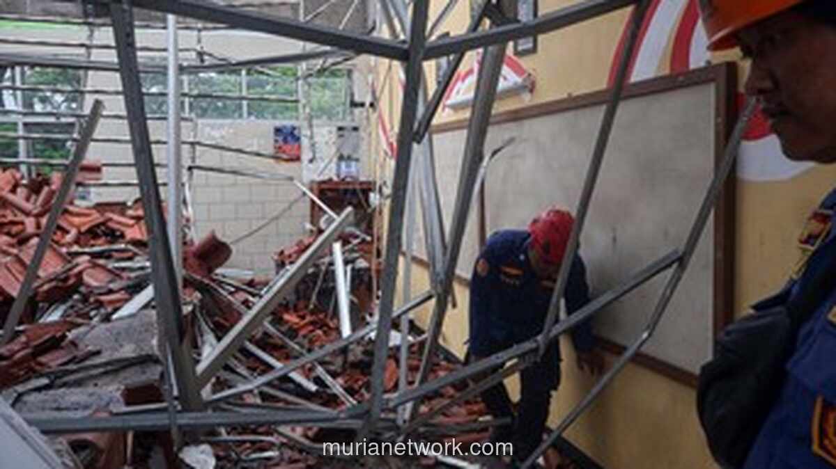 Atap SMA Negeri 2 Gunungputri Ambruk Dini Hari, Bupati Minta Audit Menyeluruh