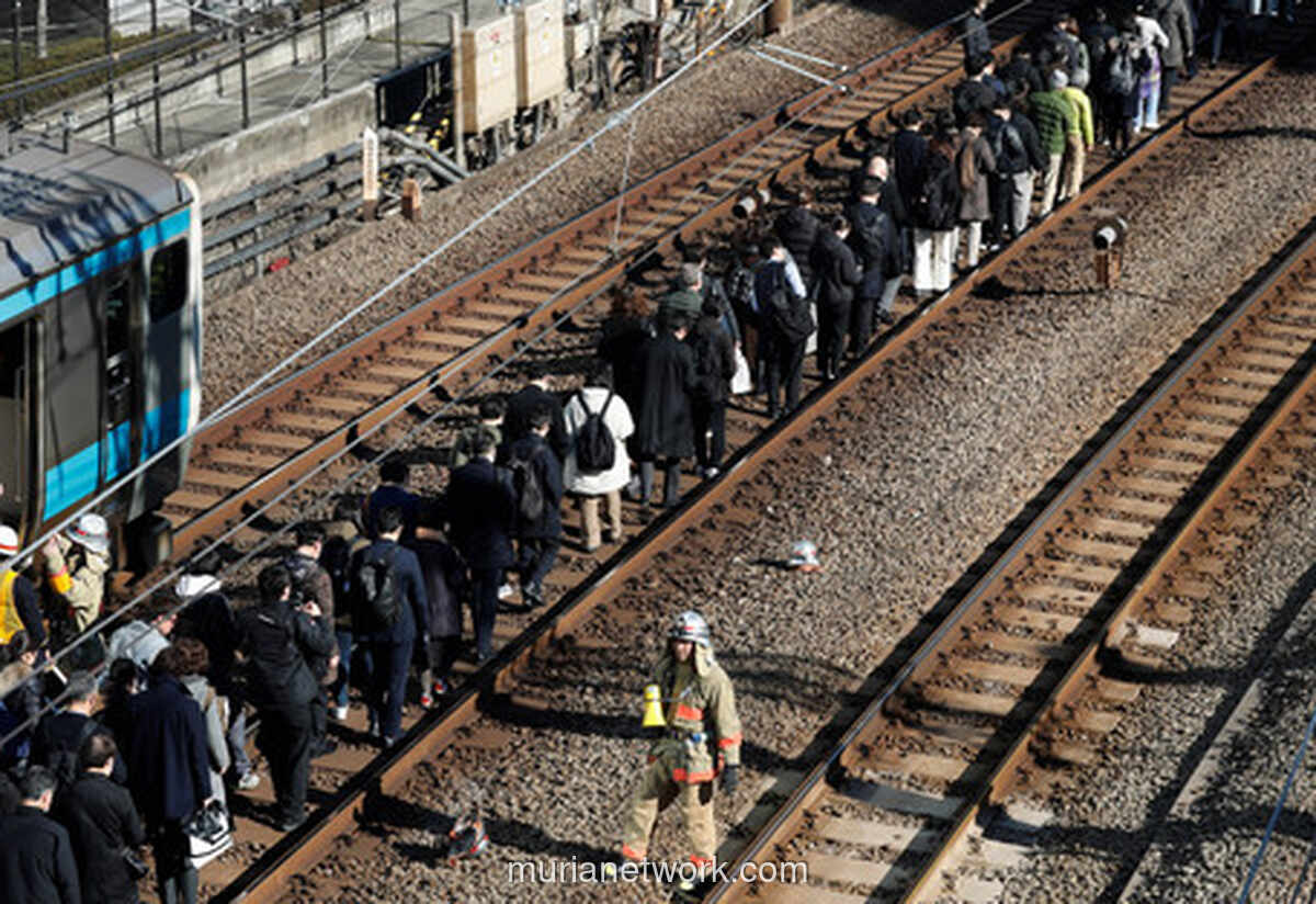 Tokyo Lumpuh: Ratusan Ribu Komuter Terjebak Gangguan Kereta 9 Jam