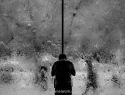 Kesendirian di Tengah Keramaian: Saat Dunia Terhubung, Hati Justru Terasing