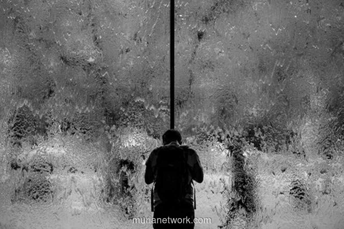 Kesendirian di Tengah Keramaian: Saat Dunia Terhubung, Hati Justru Terasing