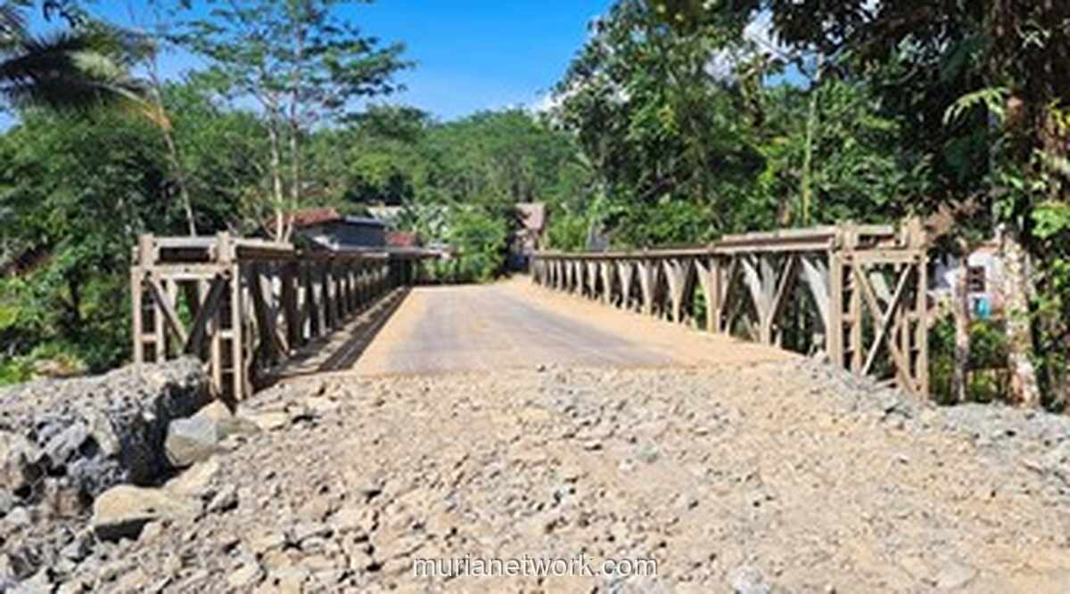 Jembatan Darurat Akhirnya Terpasang, Warga Keramatjaya Kembali Bisa Melintas