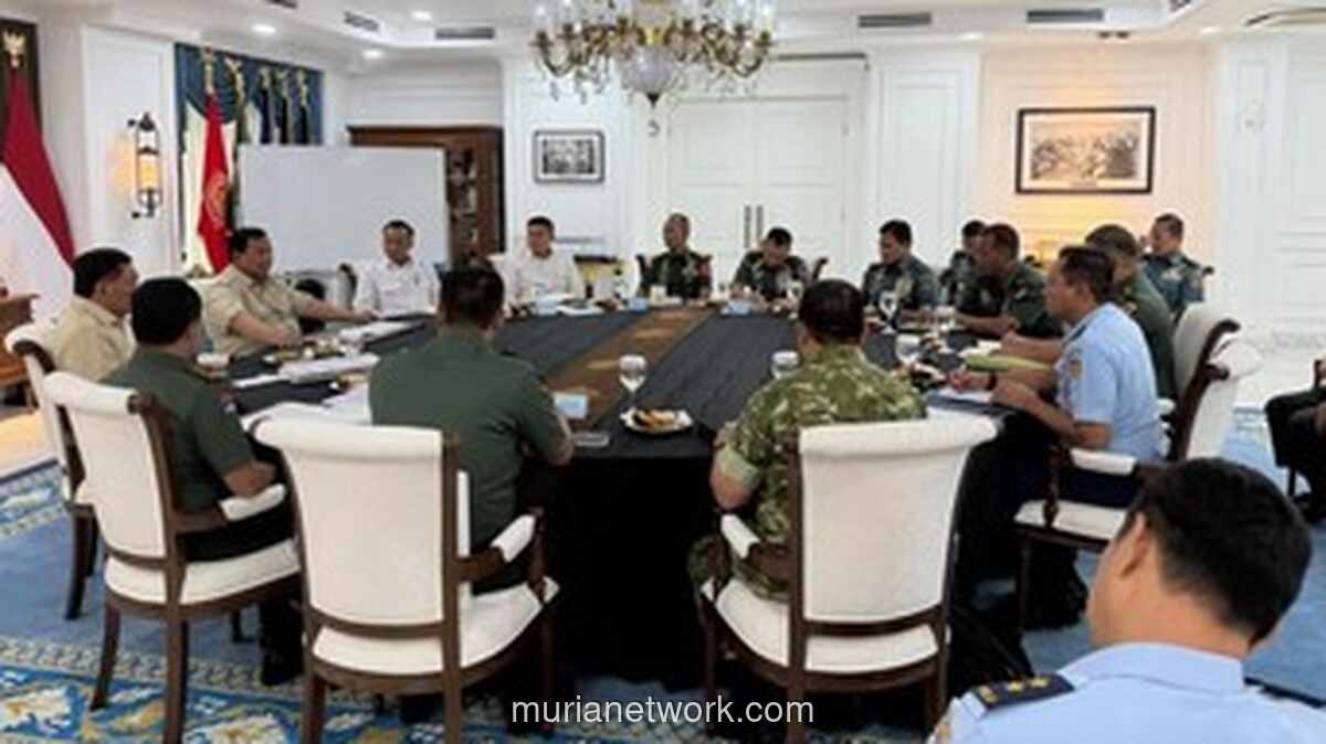 Prabowo Pimpin Rapat Strategis dengan Pimpinan Puncak TNI di Istana
