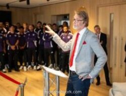 Sir Jim Ratcliffe Tarik Michael Carrick di Tengah Wawancara Usai United Bungkam Arsenal