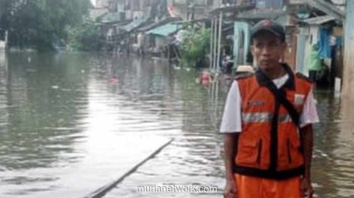 Kali Item Meluap, Ratusan Warga Pademangan Timur Terpaksa Mengungsi