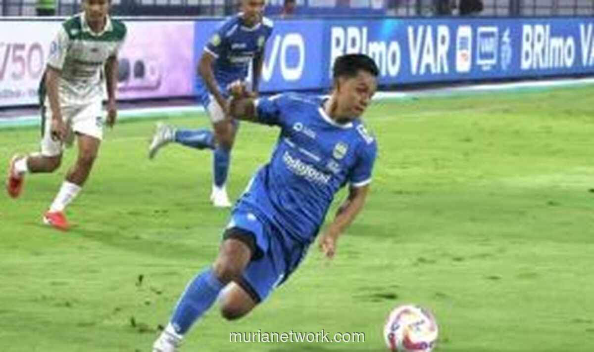 Febri Hariyadi Digoyang Dua Klub, Masa Depan di Persib Mulai Ragu