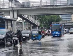 Daan Mogot Tergenang, Lalu Lintas Jakarta Barat Lumpuh Pagi Ini