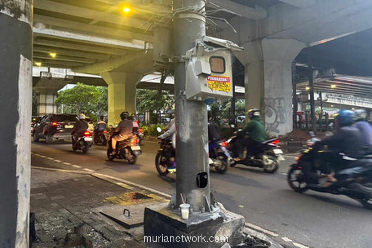 Bus Listrik Transjakarta Tabrak Tiang di Pasar Minggu, Satu Penumpang Terluka