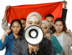 Dosen Gugat UU, Hak Hidup Layak Dipertaruhkan di Meja Hijau