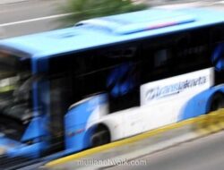 Hujan Deras di Jakarta, Tiga Rute Transjakarta Dialihkan Akibat Genangan