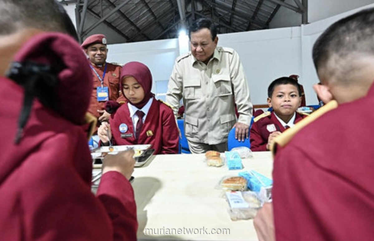 Prabowo Resmikan 166 Sekolah Rakyat, Kritik Keras Teori Ekonomi Tetes ke Bawah