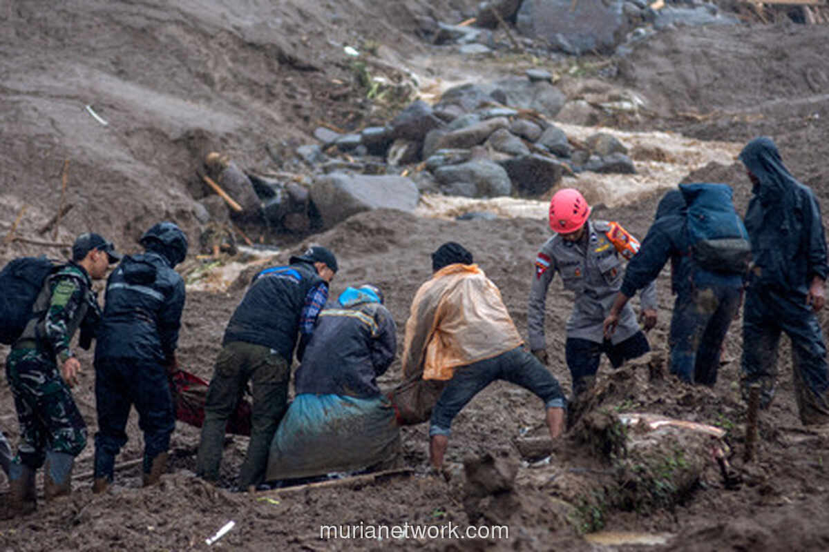 Longsor di Cisarua Tewaskan 10 Jiwa, 82 Warga Masih Dicari