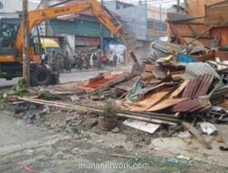 17 Lapak Liar di Pasar Cibinong Dibongkar, Puing-puing Langsung Disingkirkan