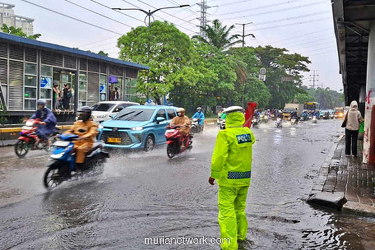 Jakarta Siaga Awas, Hujan Ekstrem Lumpuhkan Ibu Kota