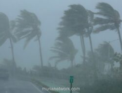 Kanopi Kelurahan Terbang, Lalu Lintas Kereta Yogyakarta-Solo Lumpuh Sementara