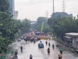Banjir Surut, Macet Tak Surut di Jalan DI Pandjaitan