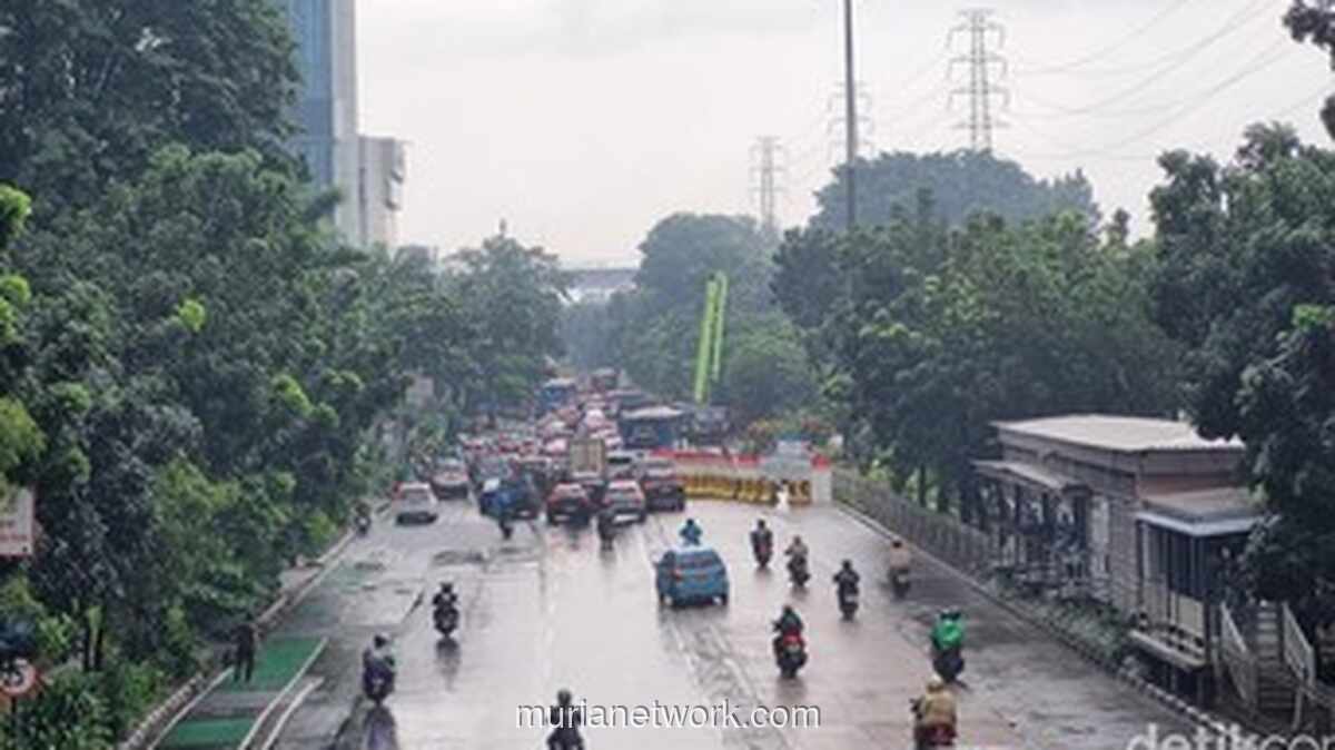 Banjir Surut, Macet Tak Surut di Jalan DI Pandjaitan