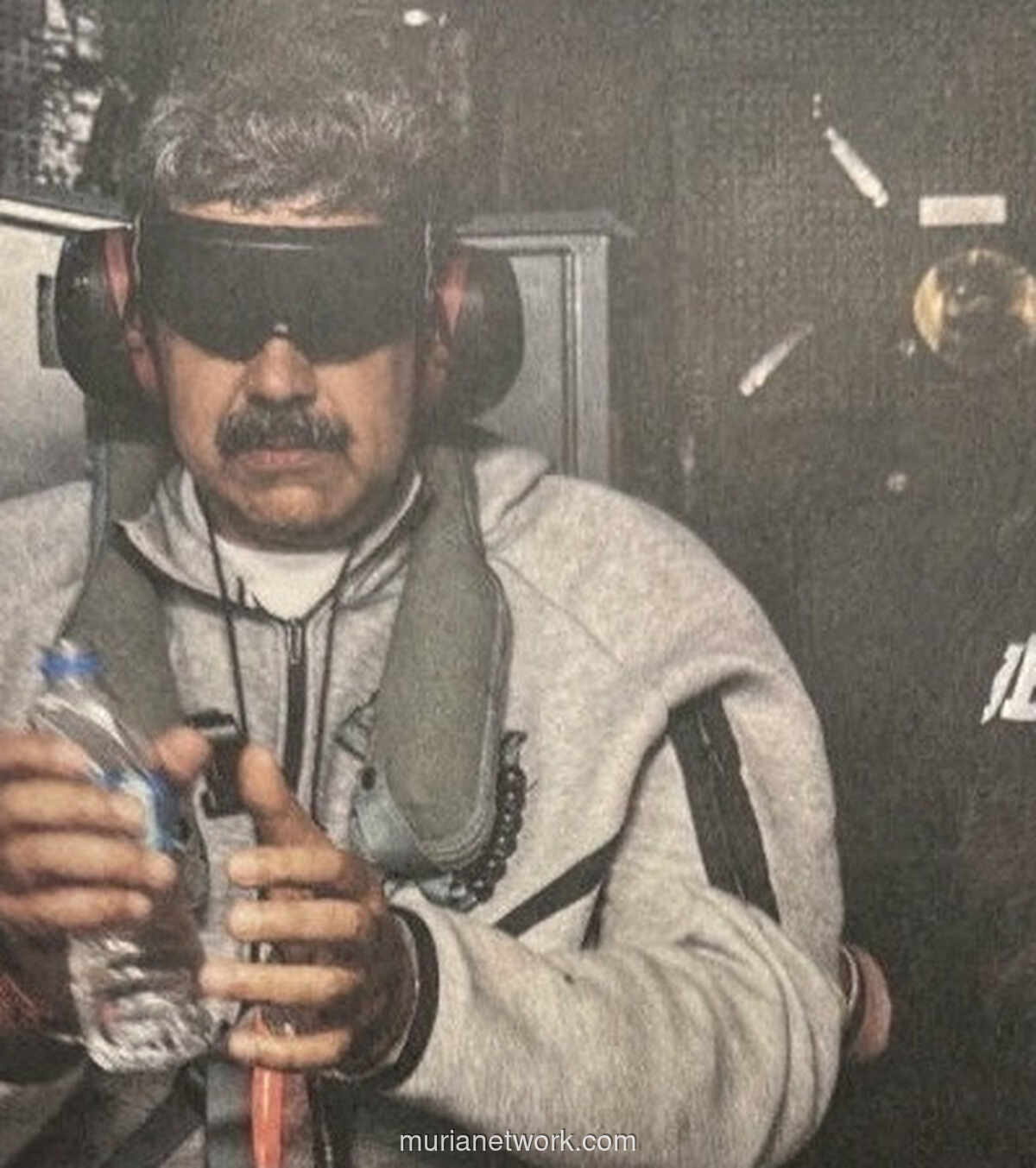 Trump Unggah Foto Mengejutkan: Maduro Diborgol di Kapal Perang AS