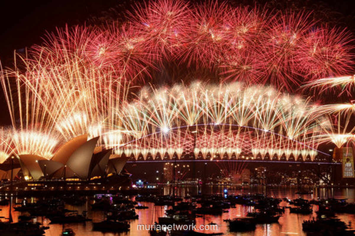 Tahun Baru 2026: Dentang Lonceng, Hening, dan Harapan di Tengah Luka