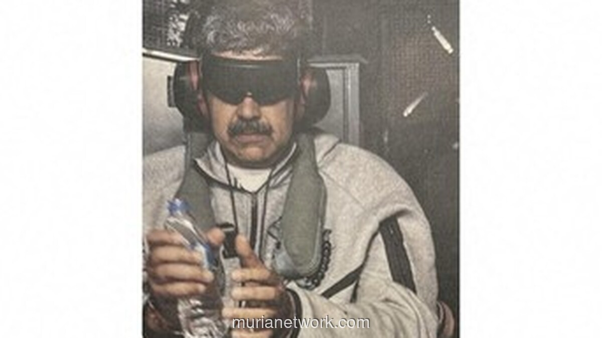 Trump Unggah Foto Maduro Dirantai di Kapal Perang AS