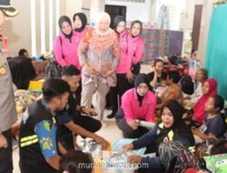 Perumahan Periuk Damai Tergenang, Air Mencapai Atap Pintu