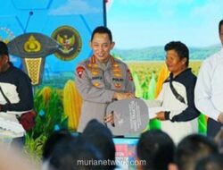 Panen Raya Jagung, Kapolri Serahkan Alsintan dan Bantuan Sosial di Cikarang