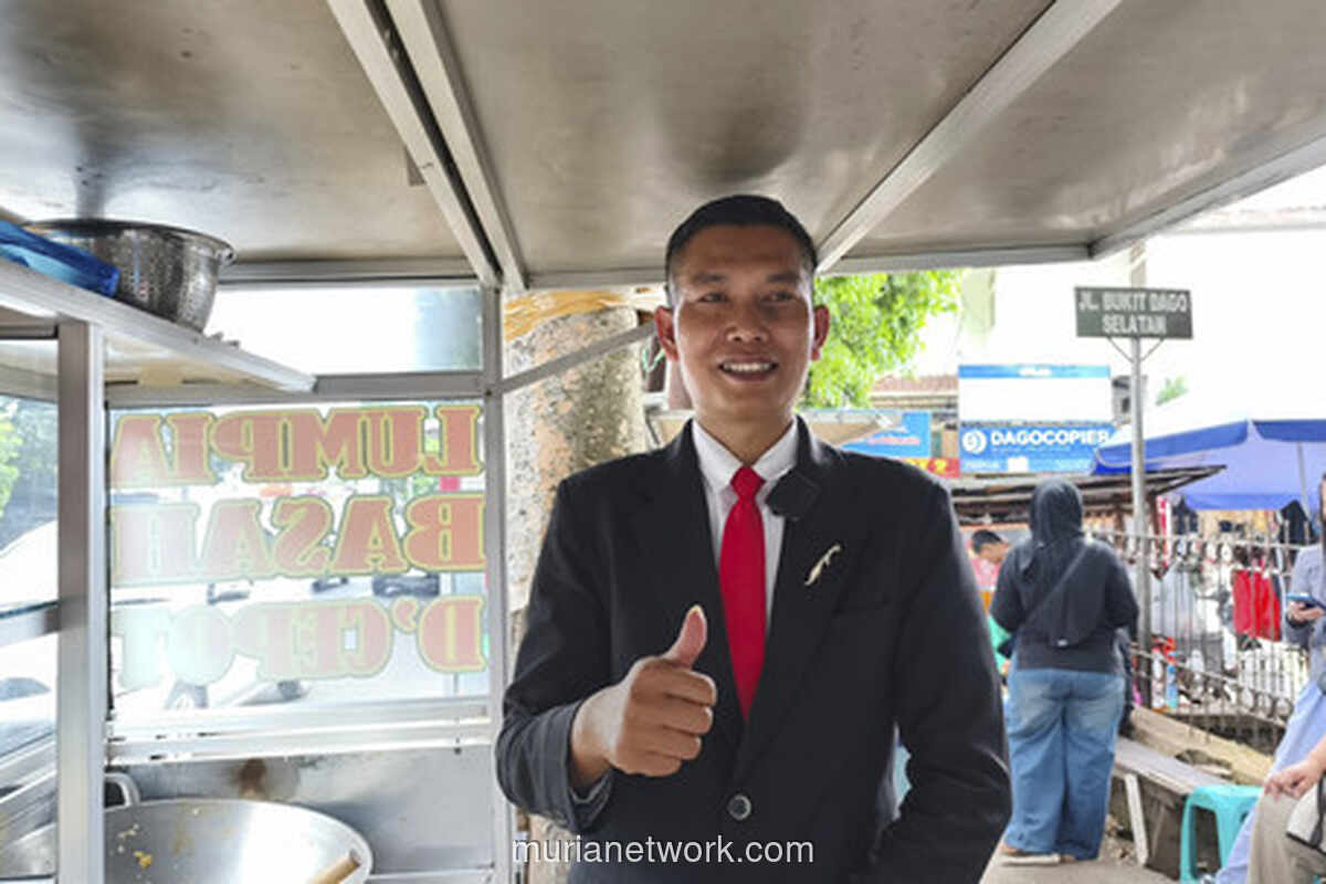 Tukang Lumpia Dago: Dari TikTok ke Gerobak dengan Jas dan Dasi