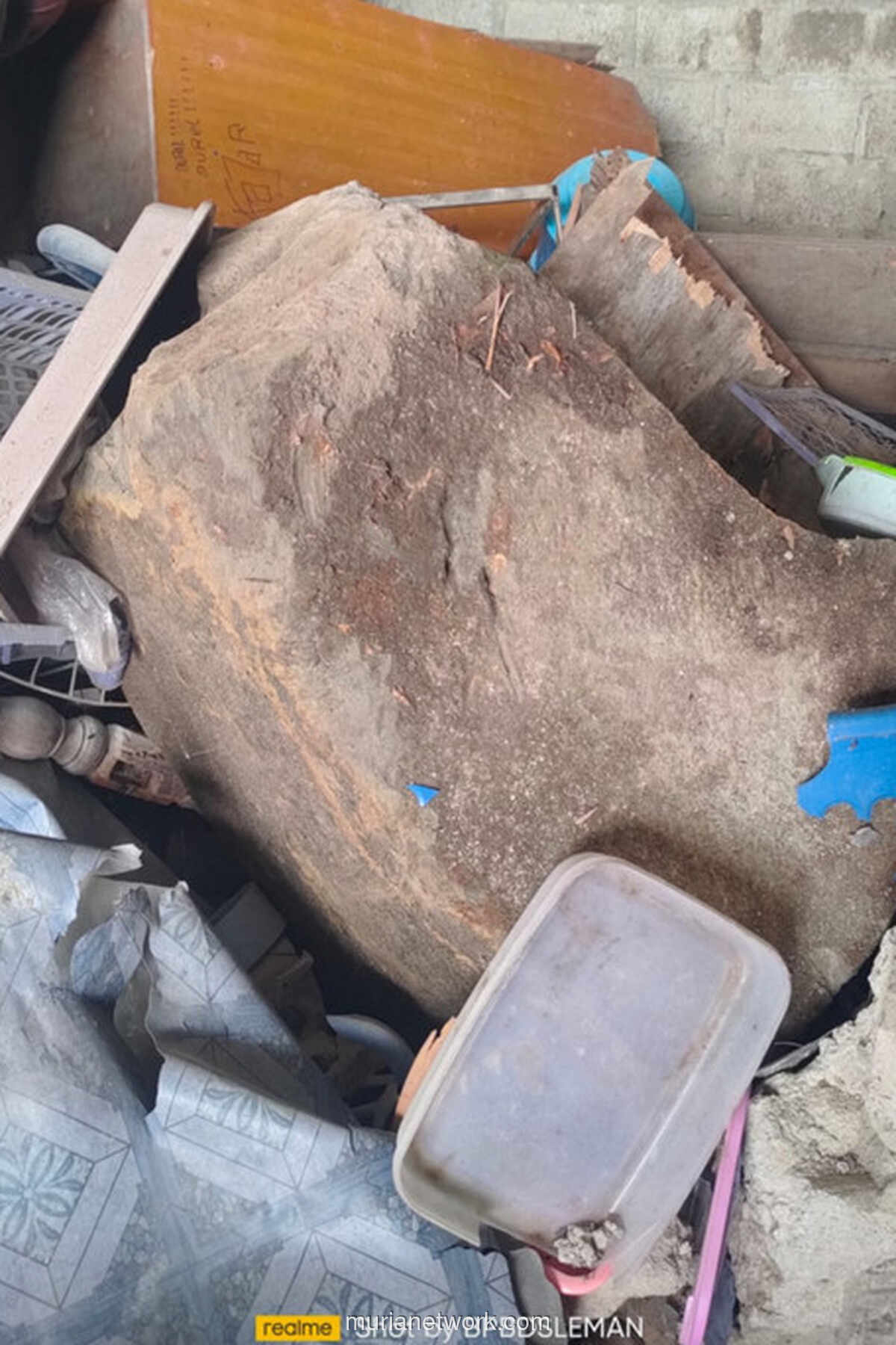 Batu Raksasa Terlepas, Tembok Rumah Warga Prambanan Amblas