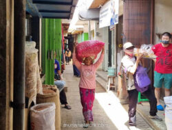 Keringat dan Kekuatan: Kisah Para Kuli Panggul Perempuan di Pasar Pabean Surabaya