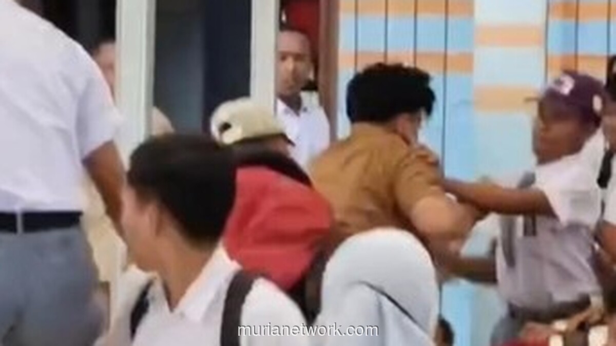 Guru SMK di Jambi Dikeroyok Murid, Komisi X DPR Soroti Krisis Karakter