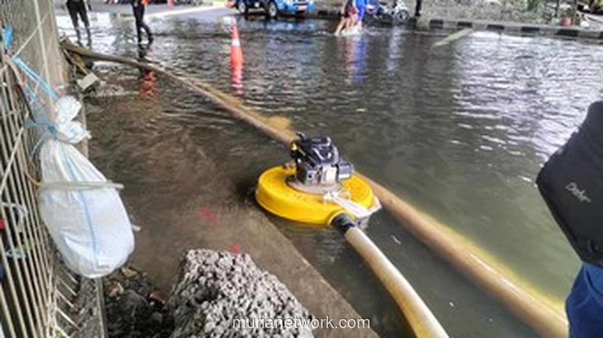 Jakarta Siagakan Ratusan Pompa dan Ribuan Pasukan Biru Antisipasi Banjir Ekstrem