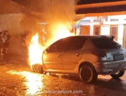 Mobil Hangus Terbakar di Lapangan Parkir Citeureup Diduga Akibat Korsleting