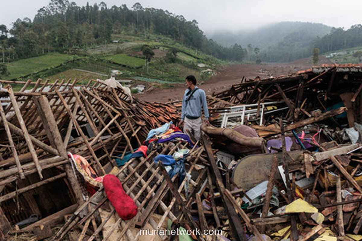 Tim SAR Temukan Dua Korban Longsor Cisarua di Tengah Hujan dan Ancaman Longsor Susulan