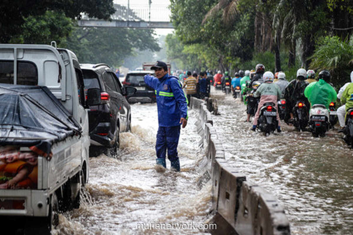 Hujan Deras Guyur Jakarta, 39 RT dan Tiga Ruas Jalan Terendam Banjir