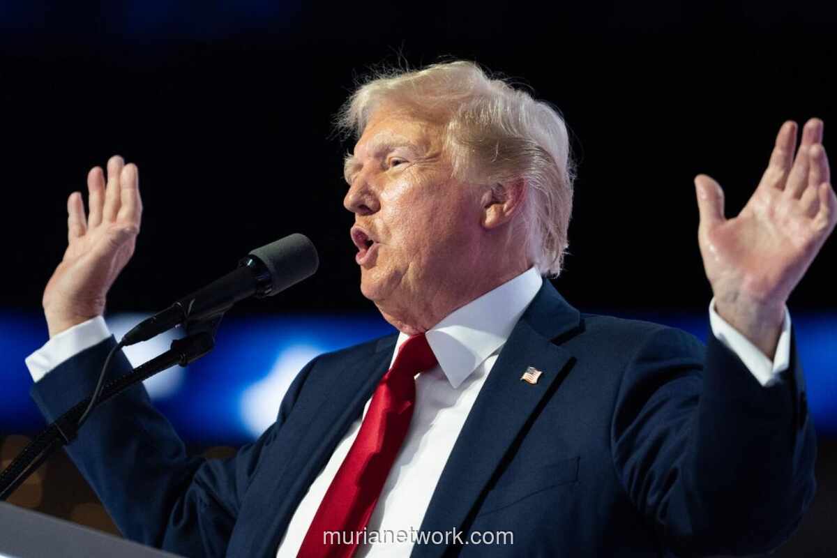 Trump Gempur Perusahaan Kartu Kredit: Janji Batas Bunga 10% Mulai 2026