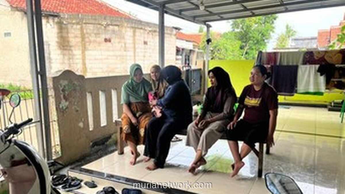 Polisi Turun Tangan, Beri Layanan Kesehatan ke Pengungsi Banjir Benda