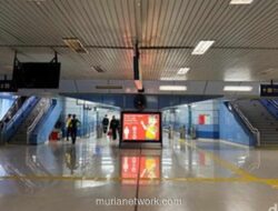 Palet Warna di Jalur Merah: Kisah Tersembunyi di Balik Dinding Stasiun KRL