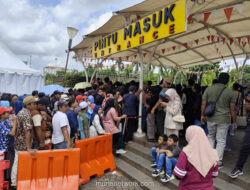 Antrean Panjang Warnai Hari Pertama 2026 di Puncak Monas