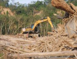 Puing Banjir Dibersihkan, TNI Bangun Jembatan Gantung di Aceh Tamiang