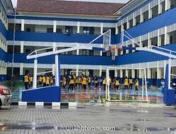 Gedung Mewah Rp 28 M, Siswa SMP di Depok Malah Belajar Lesehan