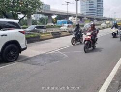 Lubang di Turunan Flyover Pancoran Ditambal, Masalah Drainase Masih Menganga