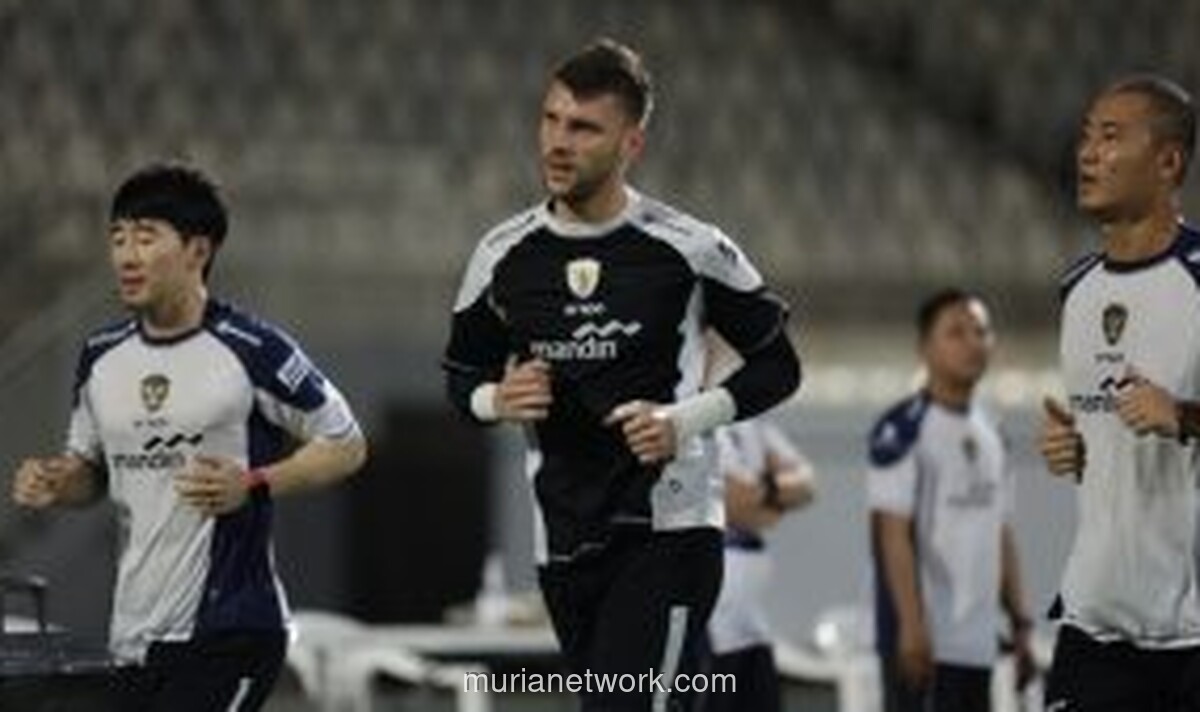 Maarten Paes Gantung Sarung Tangan di Ajax, Rumor Persib Pupus