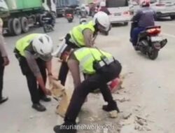 Mobil SUV Hajar Pembatas Jalan, Arus Tol Bekasi Barat Lumpuh Dini Hari