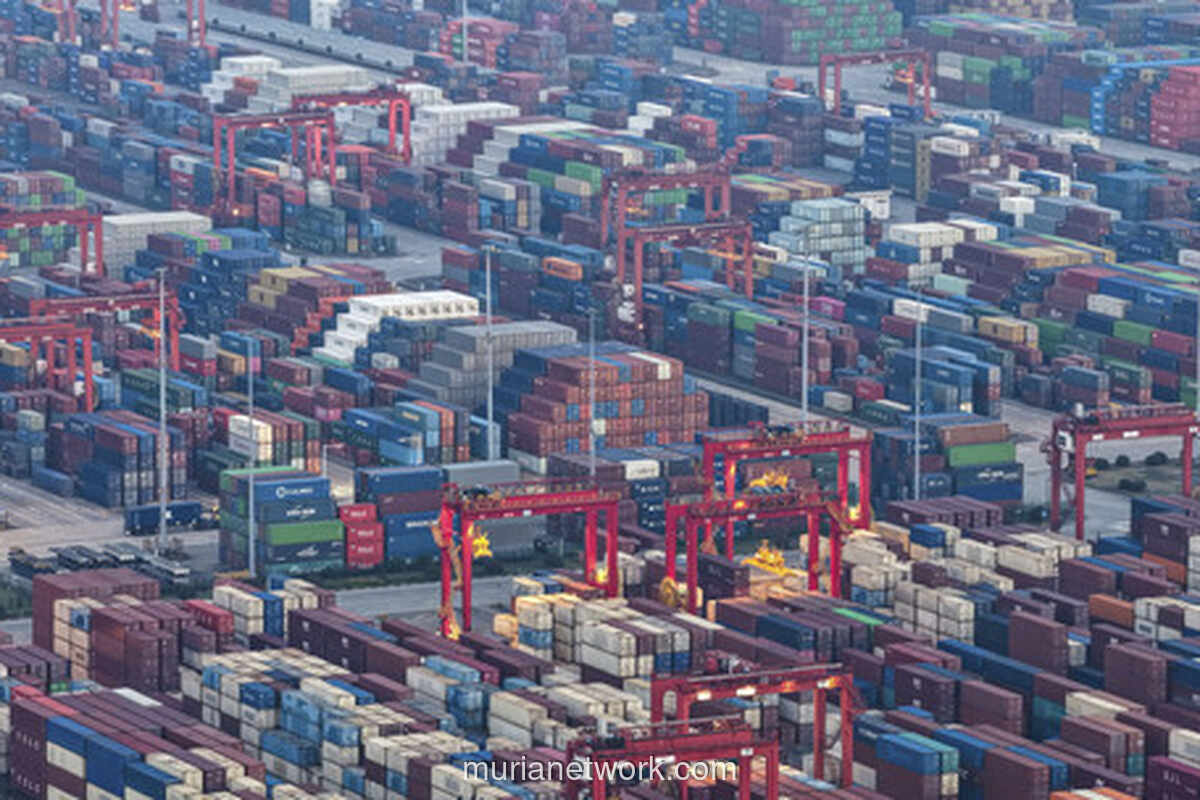 China Tembus Target 5 Persen di 2025, Tapi Konsumsi dan Investasi Terseok